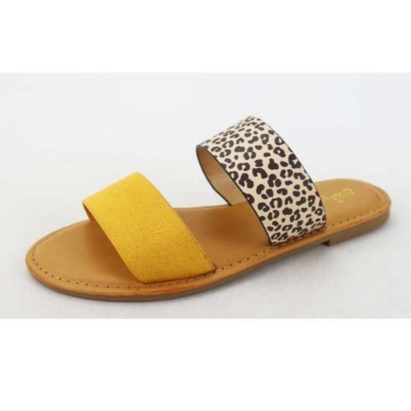 FINAL SALE 🆕🌿LEOPARD PRINT SANDALS🌿 - Picture 3 of 7